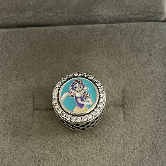 2025 Disney Parks runDisney Princess Weekend Pandora Charm Snow White Challenge - Picture 1 of 4
